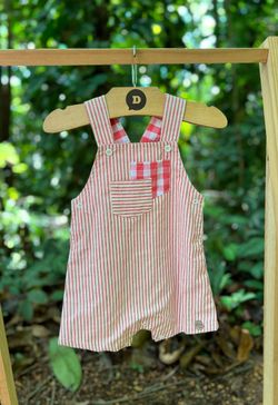 Jardineira Infantil Bebê Menino Listrada Vermelha