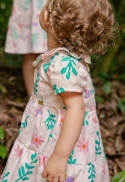 Vestido Infantil Bebê Menina Estampa Jardim das Borboletas com Gola