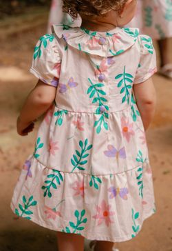 Vestido Infantil Bebê Menina Estampa Jardim das Borboletas com Gola