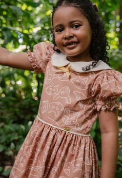 Vestido de Festa Infantil Menina Estampa Pequenos Habitantes com  Gola Boneca