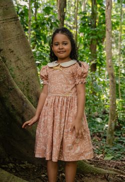 Vestido de Festa Infantil Menina Estampa Pequenos Habitantes com  Gola Boneca