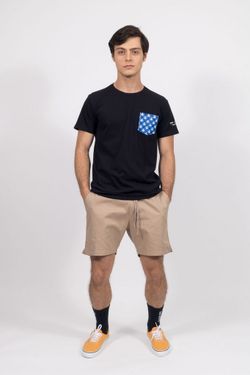 camiseta igrejinha bolso preto