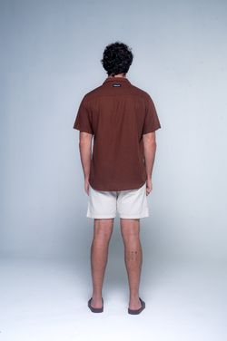 camisa linho manga curta marrom