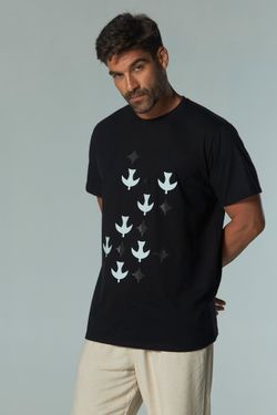 camiseta painel igrejinha Athos Bulcão preto