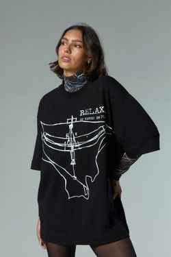 camiseta over relaxa preto
