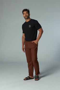 camiseta comfy mini igrejinha Athos Bulcão preto