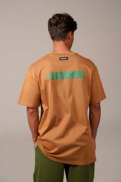 camiseta regular d! tarja marrom