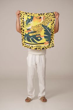 lenço riposatevi onça estampado