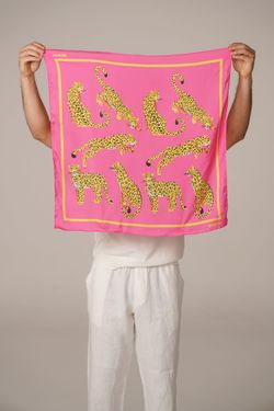 lenço onça rosa