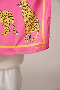 lenço onça rosa