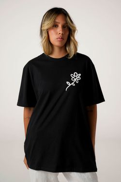 camiseta coração toys preto