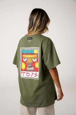 camiseta carinha toys musgo
