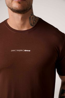 camiseta comfy pare respire marrom