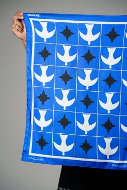 lenço igrejinha Athos Bulcão azul