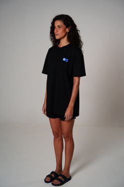 camiseta regular igrejinha bordado preto