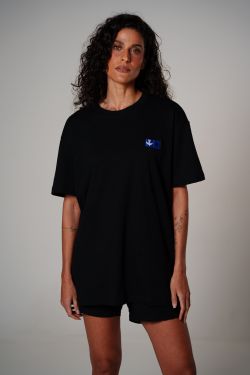 camiseta regular igrejinha bordado preto