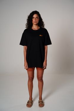 camiseta regular aeroporto bordado preto