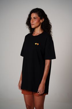 camiseta regular aeroporto bordado preto