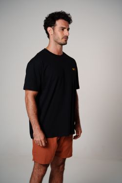 camiseta regular aeroporto bordado preto