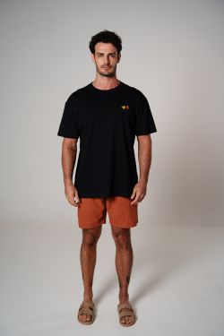 camiseta regular aeroporto bordado preto
