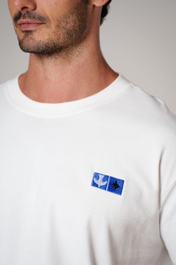 camiseta regular igrejinha bordado off