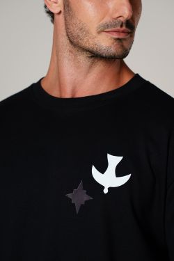 camiseta regular igrejinha Athos Bulcão preto