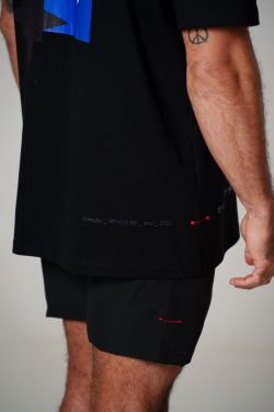 camiseta regular igrejinha Athos Bulcão preto