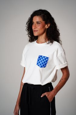 camiseta regular igrejinha bolso 2026 off