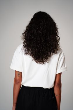 camiseta regular igrejinha bolso 2026 off