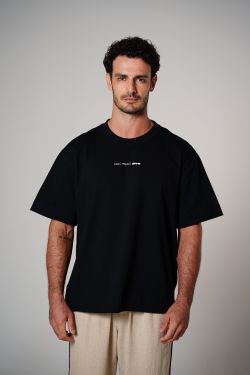 camiseta over box pare respire preto