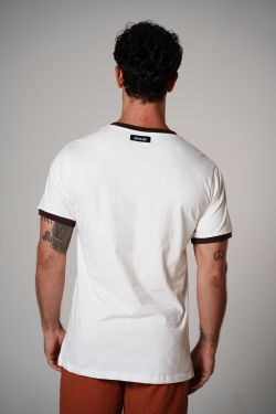 camiseta bicolor dane-se est gola marrom off