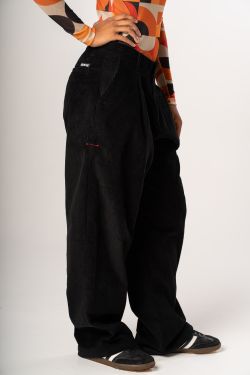 calça baggy veludo preto