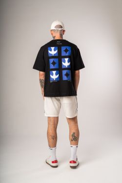 camiseta overboxy igrejinha athos bulcão preto