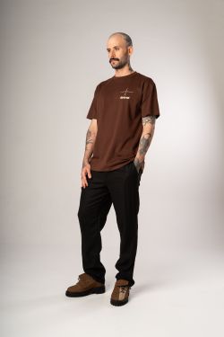 camiseta regular lucio costa marrom