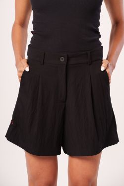 short alfaiataria com pregas preto