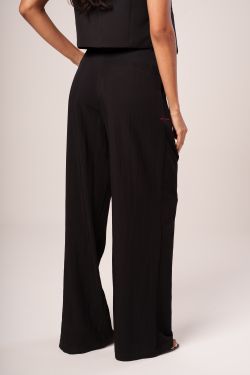 calça alfaiataria wide leg com pregas preto