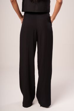 calça alfaiataria wide leg com pregas preto