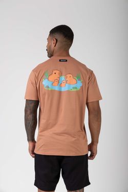 camiseta capivara na praia 26 marrom