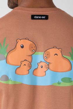 camiseta capivara na praia 26 marrom