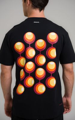 camiseta regular círculos mid century modern preto