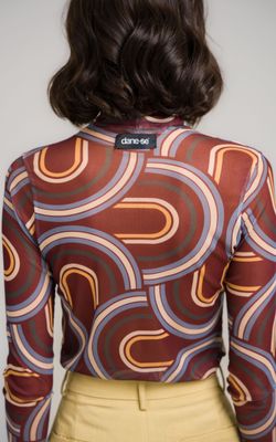 segunda pele curvas mid century modern bordô