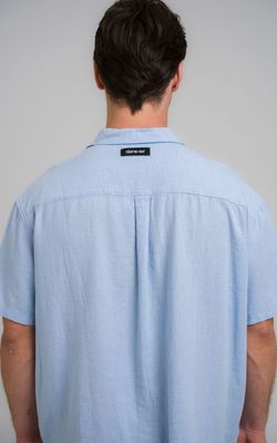 camisa over linho debrum manga curta azul bebê