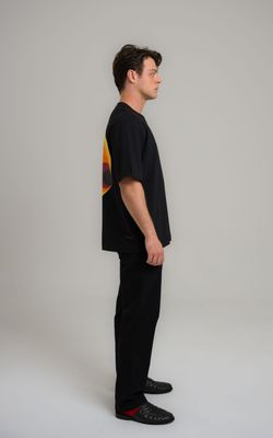 camiseta overboxy degradê mid century modern preto