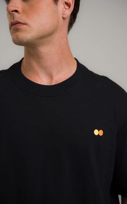 camiseta overboxy degradê mid century modern preto