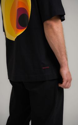 camiseta overboxy degradê mid century modern preto