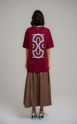 camiseta curvas mid century modern bordô