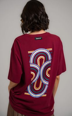 camiseta curvas mid century modern bordô