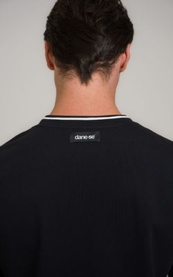 camiseta regular retilínea dane-se low preto