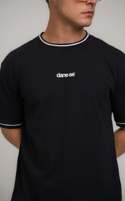 camiseta regular retilínea dane-se low preto