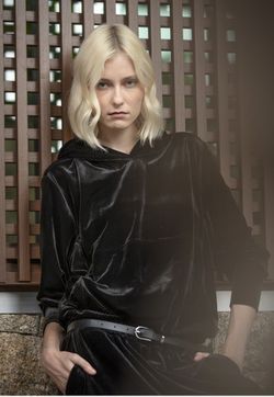 Pull Timeless Veludo Preto